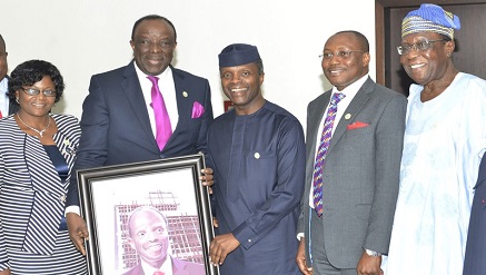 (R-L: Professor Olayide Abass, immediate past President of the Association; Otunba Seni Adetu, 1st national vice president; Prof Yemi Osinbajo, his excellency, Vice President; Olor’ogun Dr Sonny Kuku, president, University of Lagos Alumni Association, and Deaconess Arit Ibanga, 2nd National Vice President during the courtesy visit of the national executive of the University of Lagos Alumni Association to the office of the Vice President.